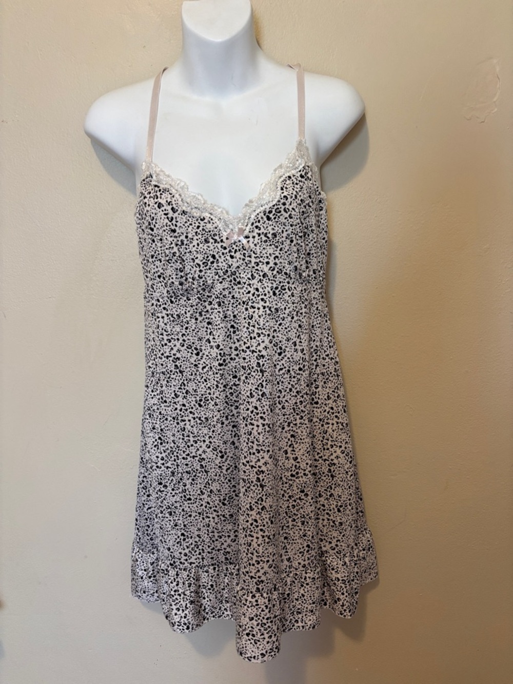 Marilyn Monroe Pink and Black Floral Lace-Trim Chemise